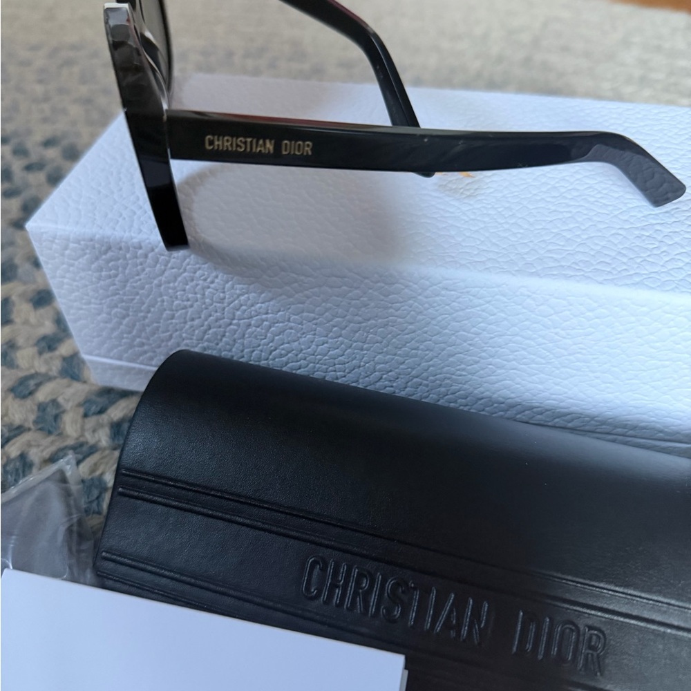 Dior DiorMidnight R1 Butterfly Women's Black Sunglasses 54MM - Picture 5 of 6